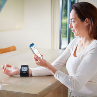 Тонометр на зап'ясток Omron RS7 Intelli IT, манжета 13,5-21,5 см (Японія)