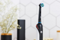 Электрическая зубная щетка ORAL-B (BRAUN) Pro 1 Cross Action 750 Black