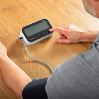Автоматический тонометр с манжетой на плечо OMRON M4 Connect AFib (Япония)